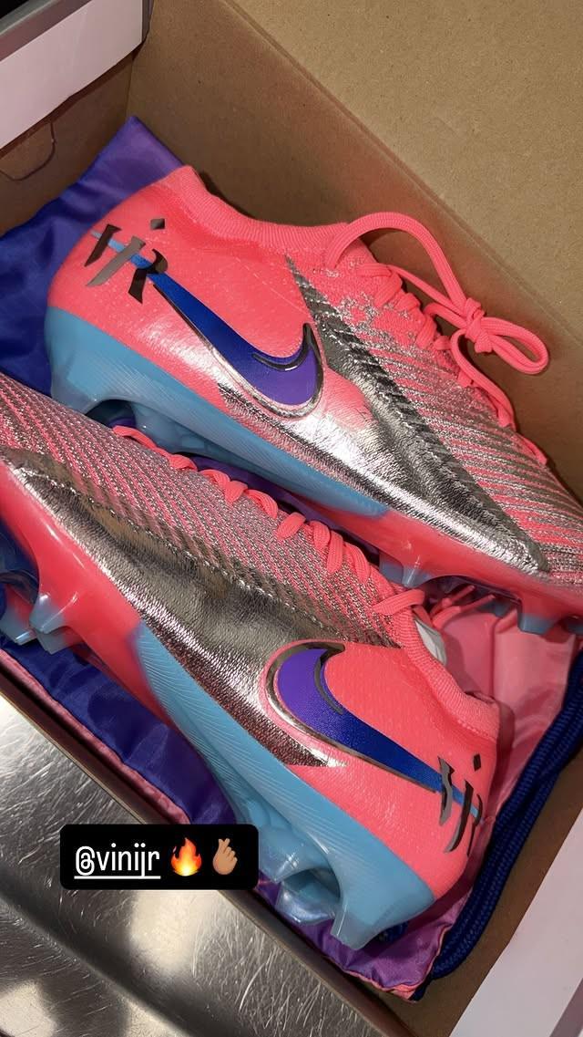 盘口-愿望达成，索博斯洛伊晒维尼修斯送给他的后者专属战靴