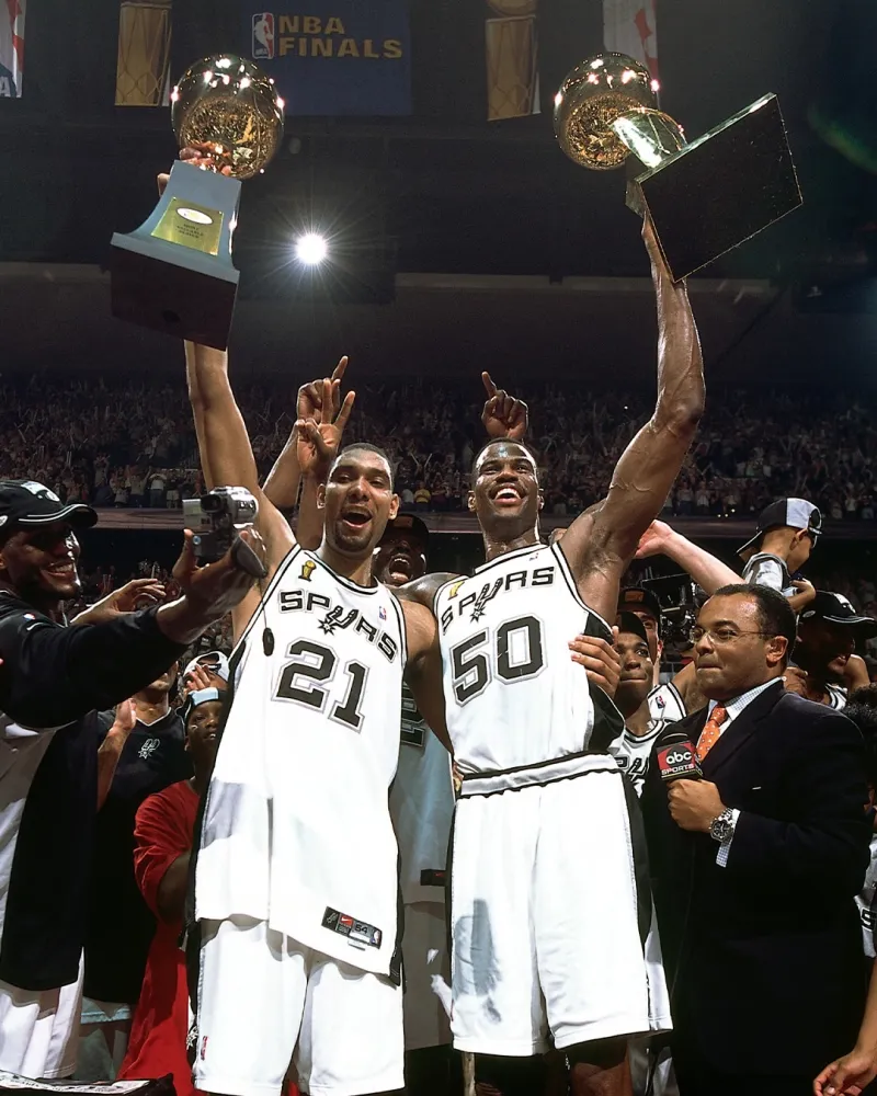 指数-SLAM回顾马刺队史夺冠合照：赢球，就是唯一的标准